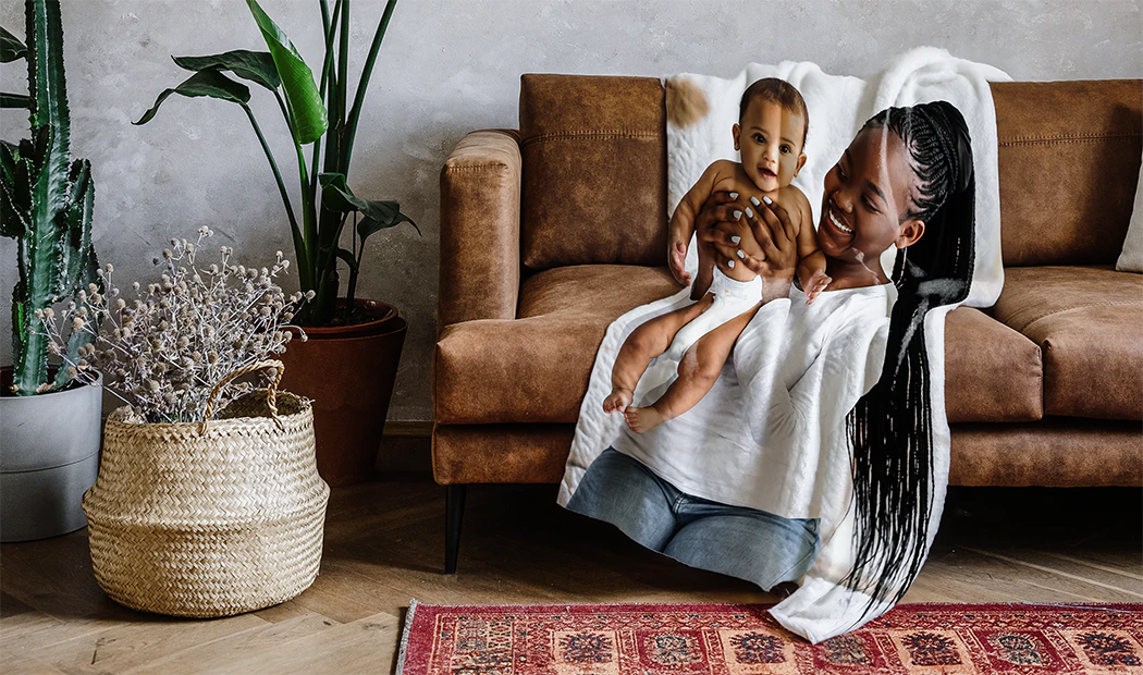 Mink Touch Photo Blanket by Printerpix|Personalised Blankets|Large photo blanket on double bed with picture of girl photo|Photo blanket image with size comparison|Photo blanket black and white collage image||||||