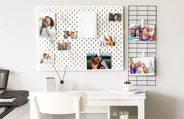 Range of sizes of online photo prints of photos taken by mobile phone of family